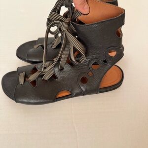 L’Amour Des Pieds Dionisa Black Leather Gladiator Sandals Lace Up Size 7.5 / 8